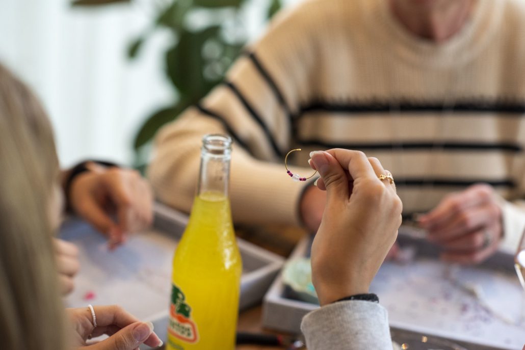 Smykke Cafe, Smykling, hyggelig stemning, lav selv smykker